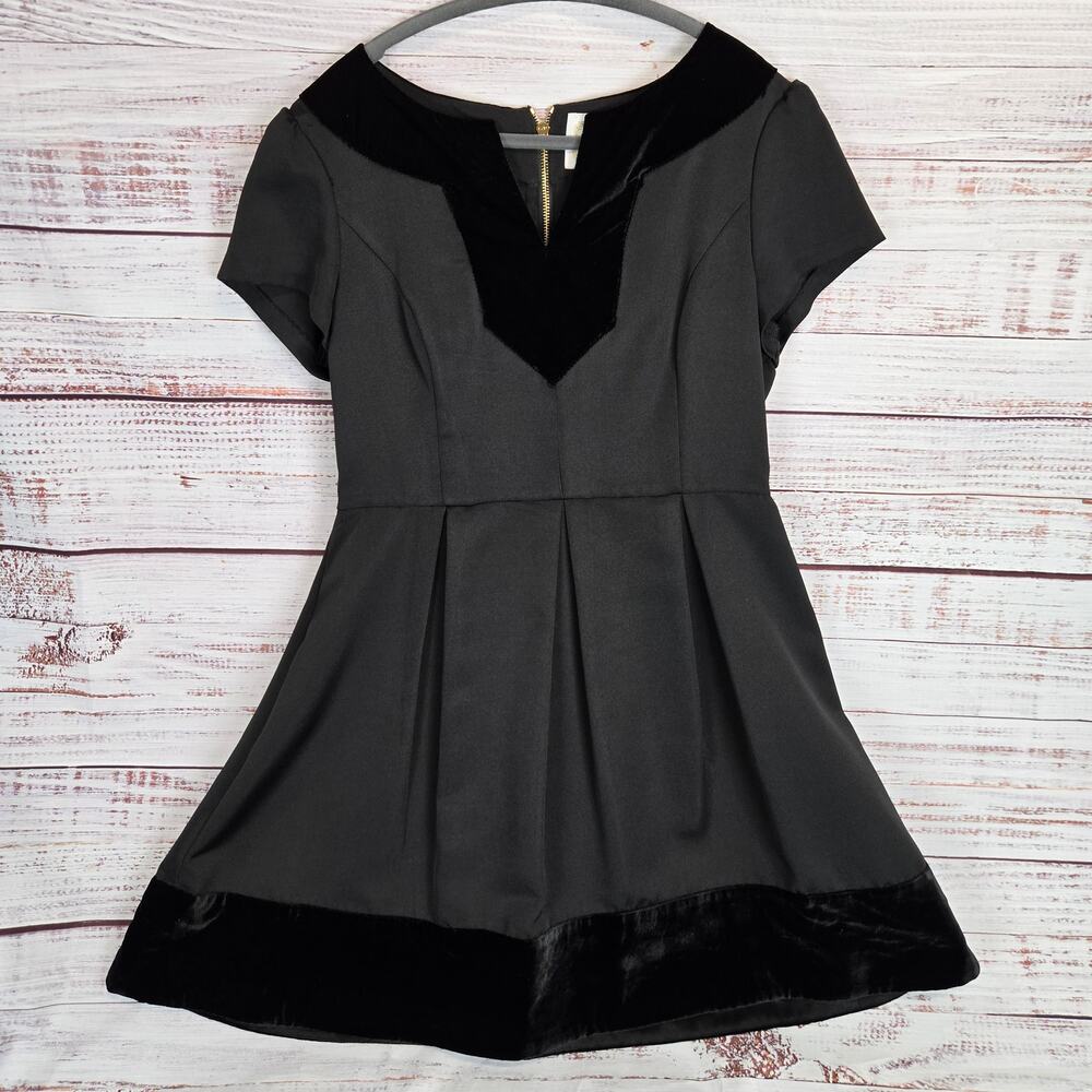 STS Sail to Sable Black Velvet Trim Dress Sz 10 Pleated Split V-Neck Whimsigoth